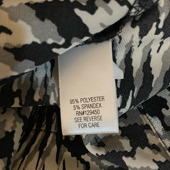 🔥🖤Apt 9 size S soft dress with flattering and fun pattern. Feels like silk! - Picture 2 of 5